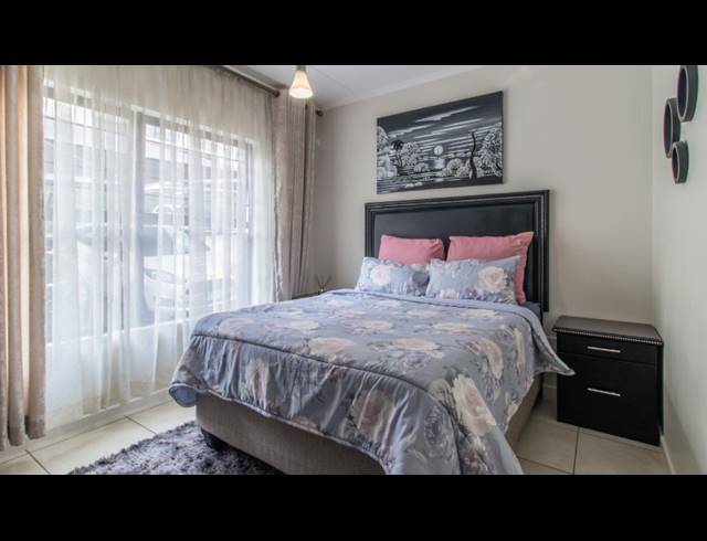 3 BEDROOM APARTMENT FOR SALE IN OAKDENE